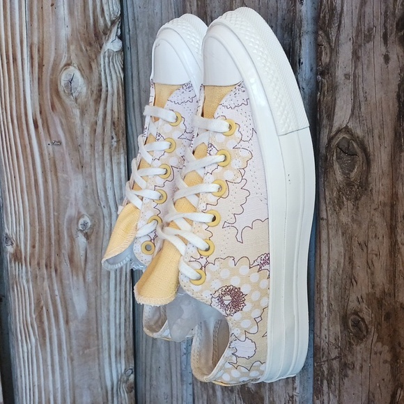 Converse Shoes - Converse chuck Taylor's